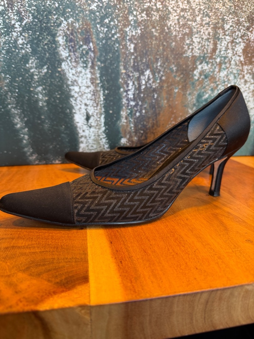 Nina Minimalist Black Mesh Pointed Toe Heels Size 8.5 (VGUC)